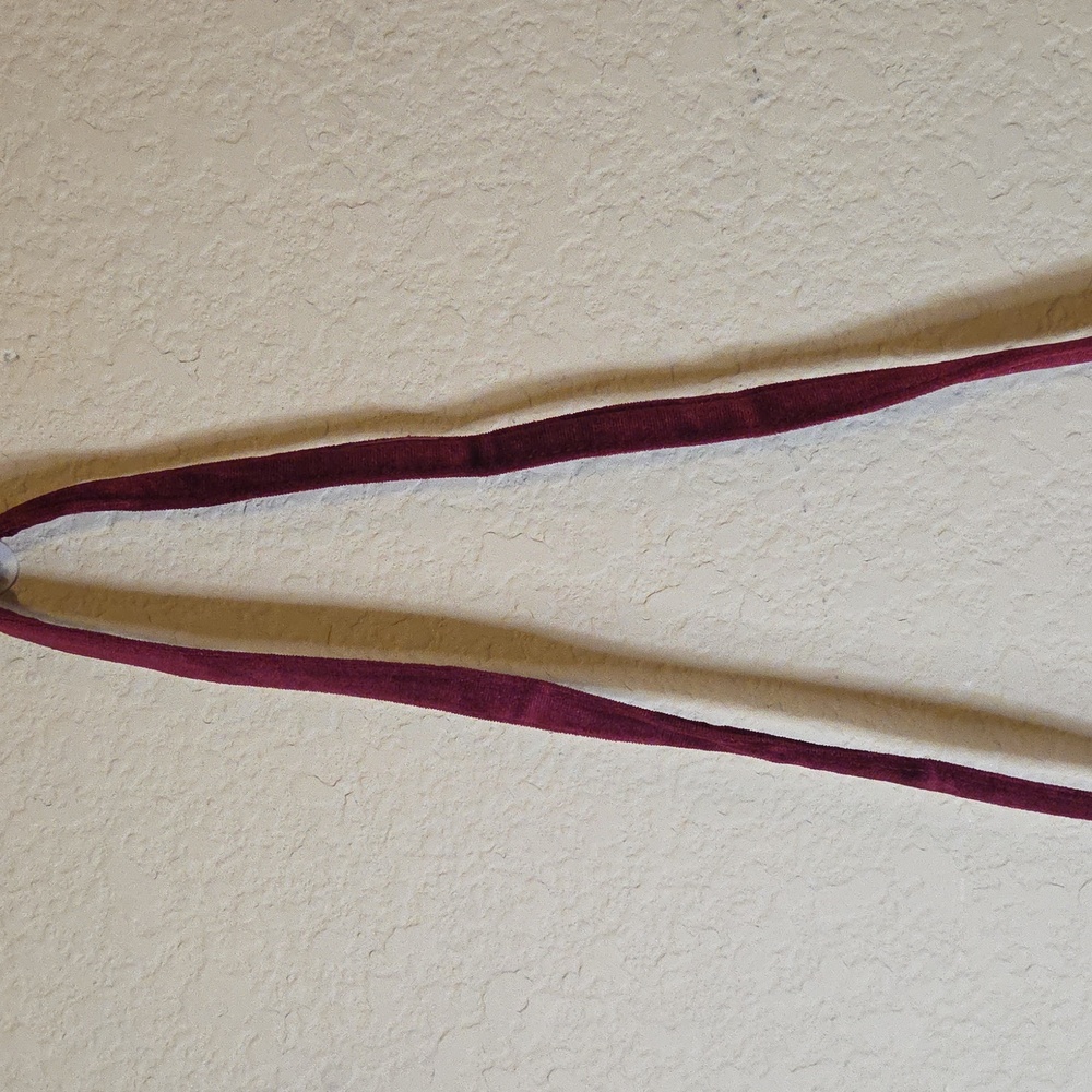 Chic Heart-Shaped Mini Bag in Burgandy Velvet - Picture 2 of 4